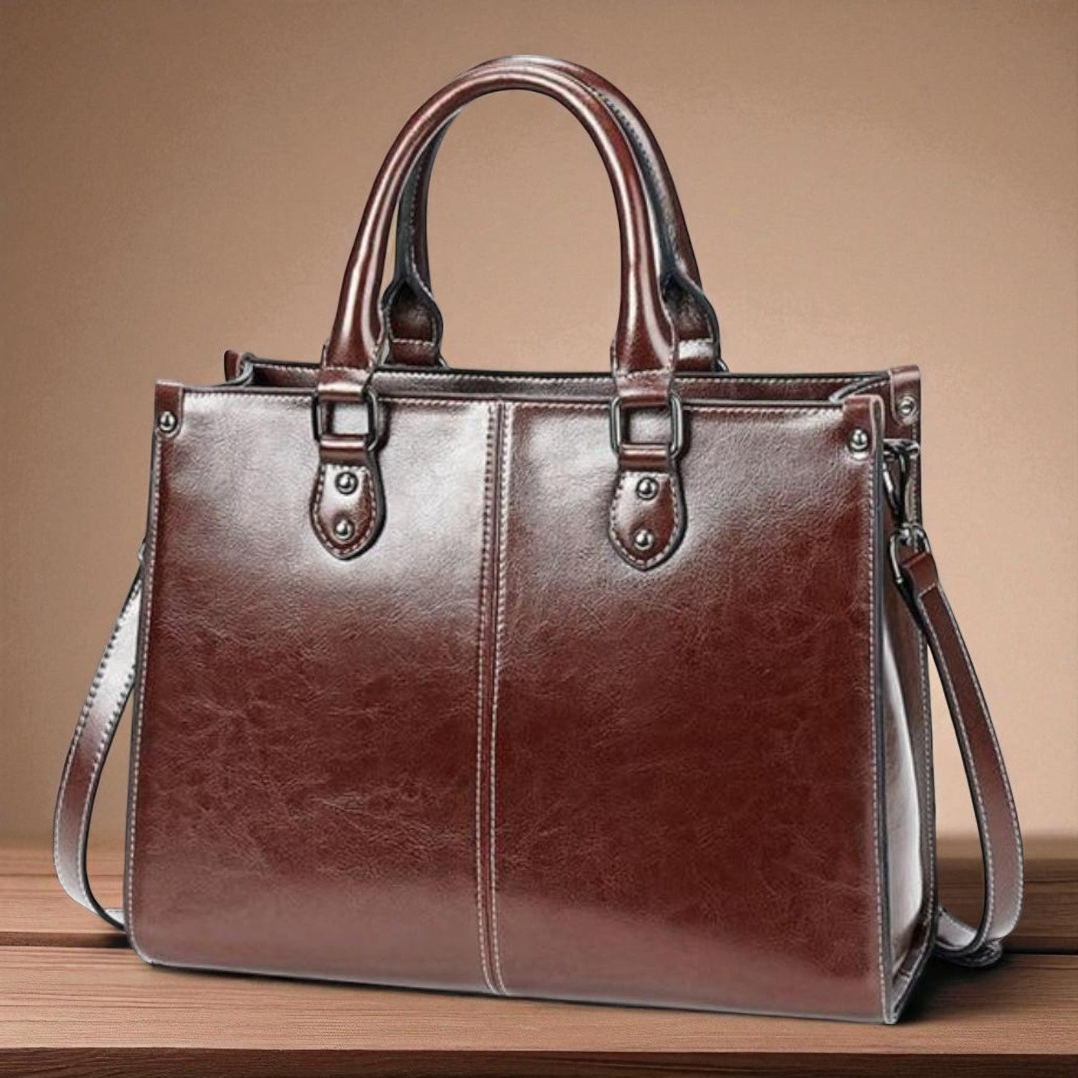 Elegantiška nešiojamoji rankinė - klasikinė ir funkcionali