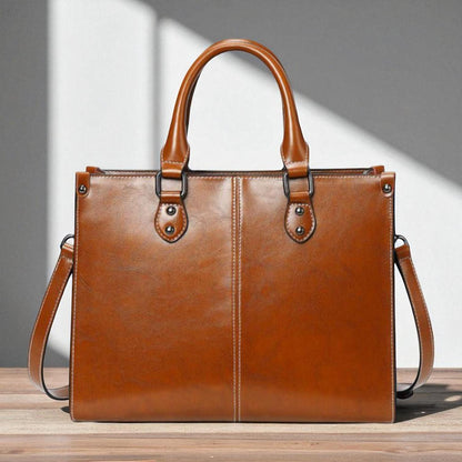 Elegantiška nešiojamoji rankinė - klasikinė ir funkcionali