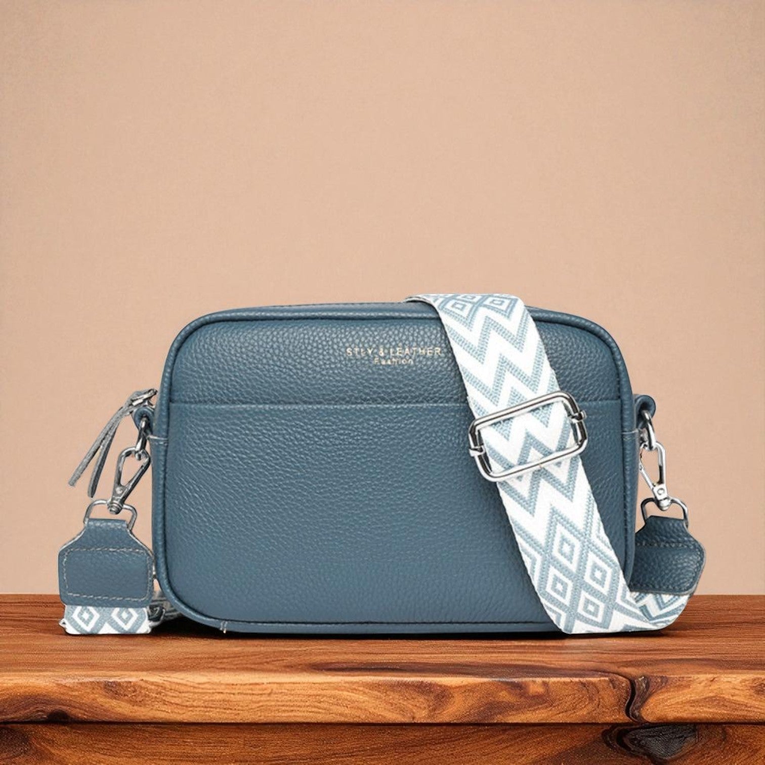 Blah's Grace | Tiksli moters petį nešiojama delninė