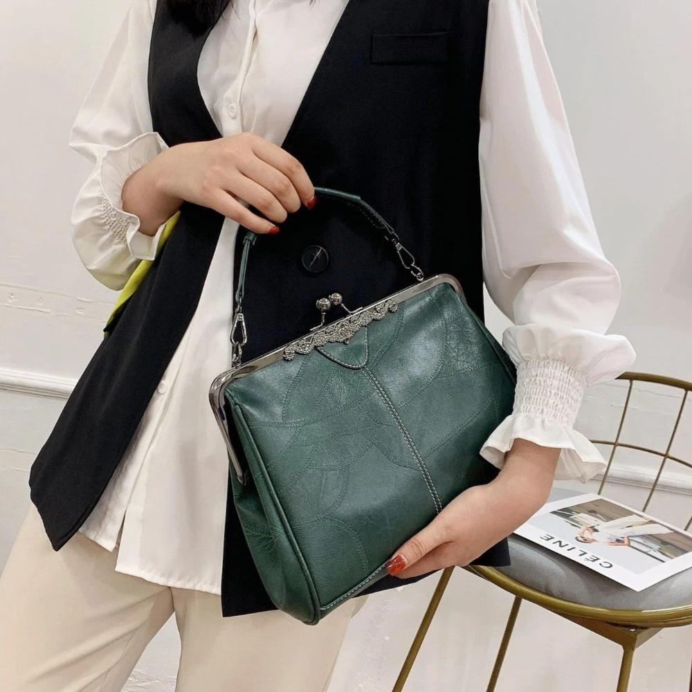 Vintage rankinė su raktu užrakinimui